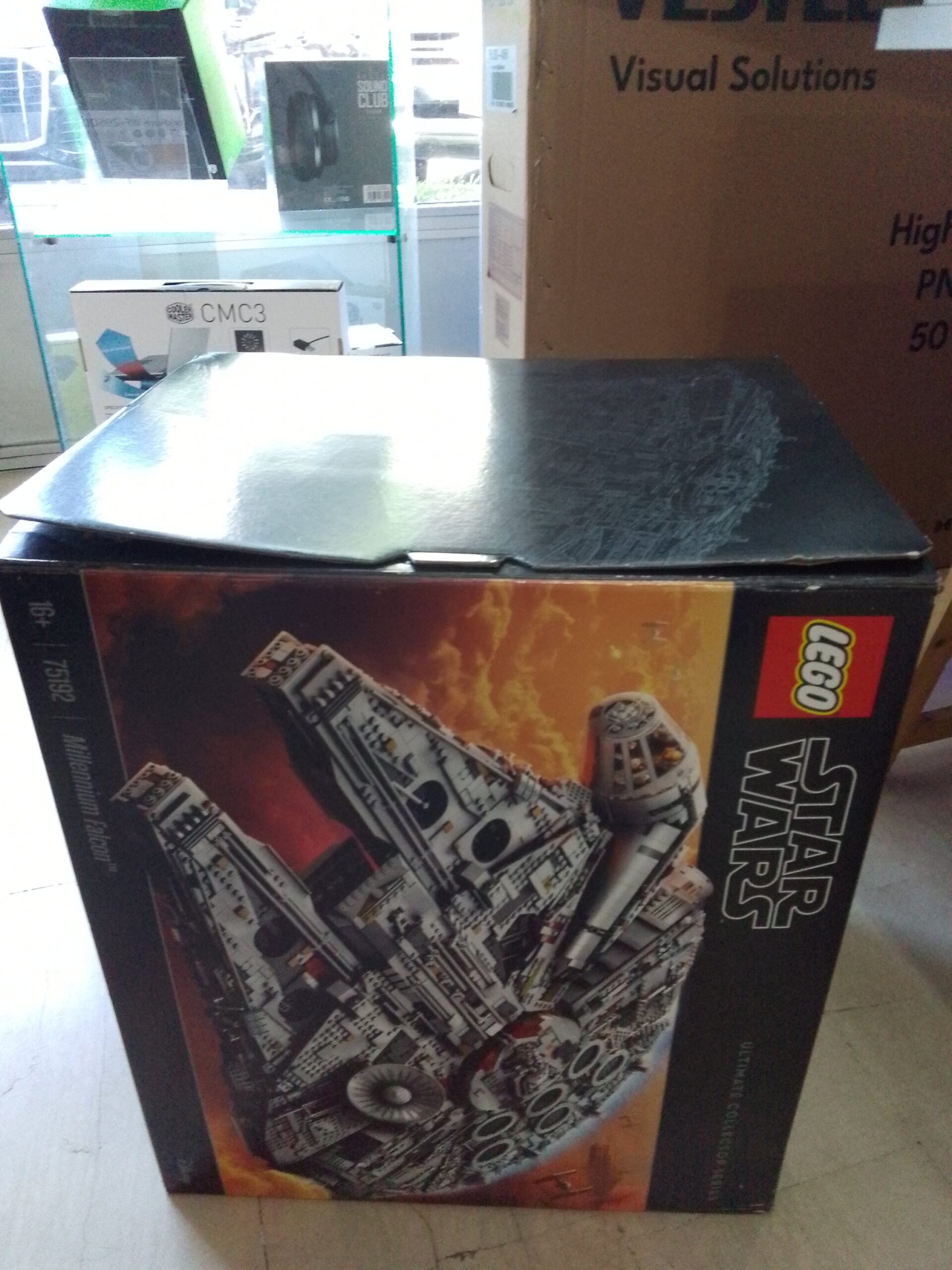 75192 Millennium Falcon - UCS {2nd edition} - immagine 8