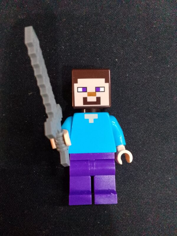 Steve (Light Nougat) - Dark Purple Legs