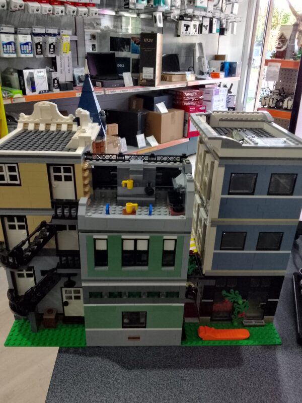 Assembly Square - immagine 2