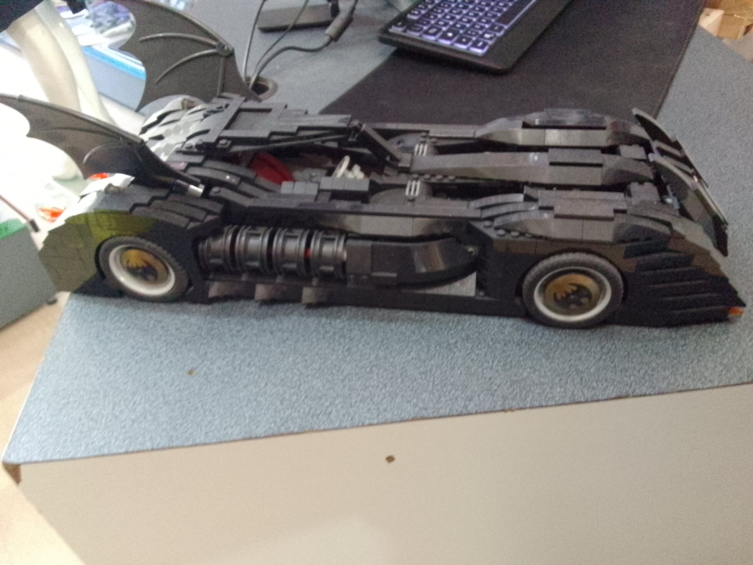 7784 - The Batmobile Ultimate Collectors' Edition