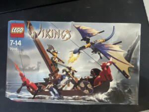 7016 - Viking Boat against the Wyvern Dragon