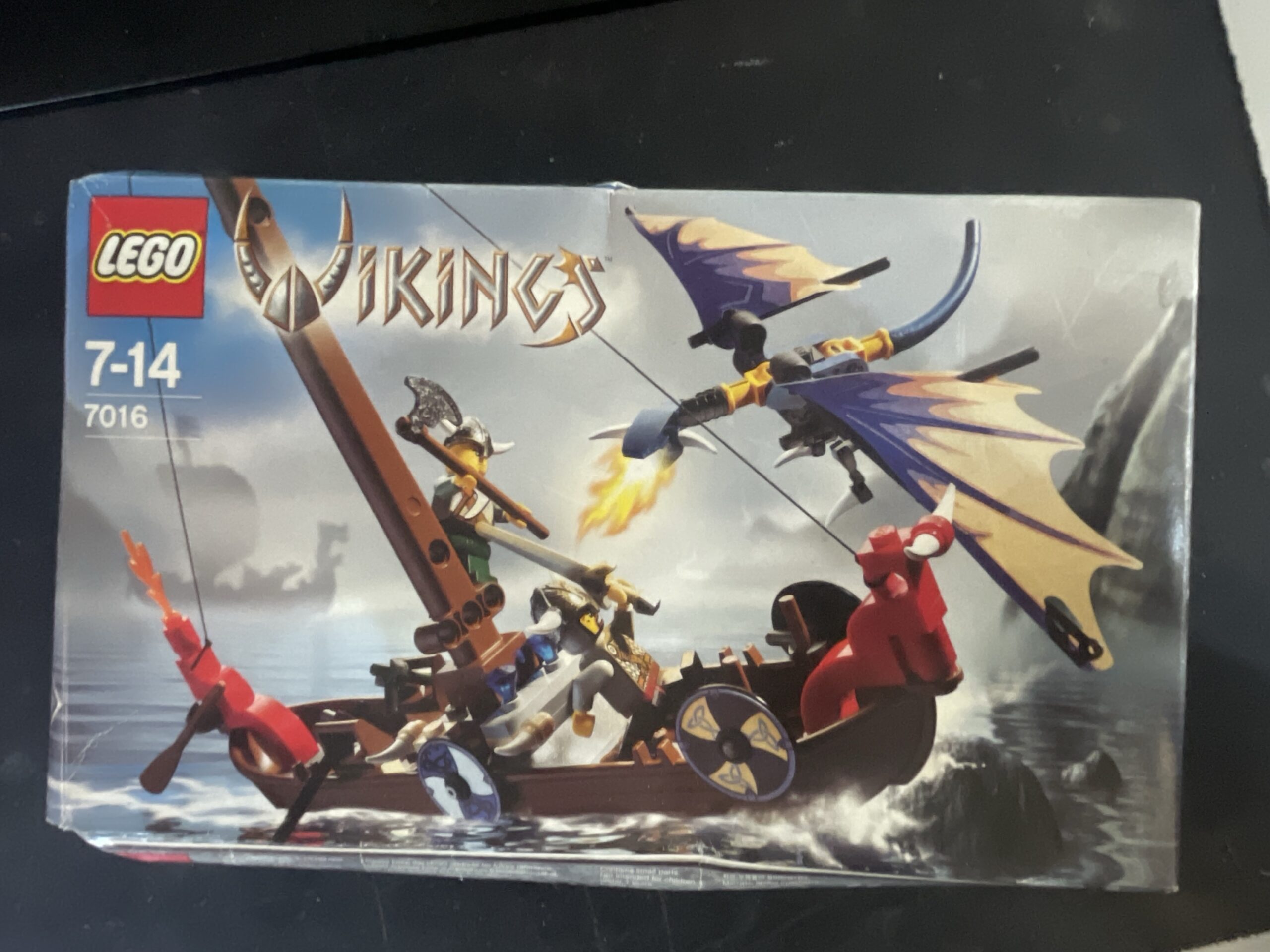 7016 - Viking Boat against the Wyvern Dragon